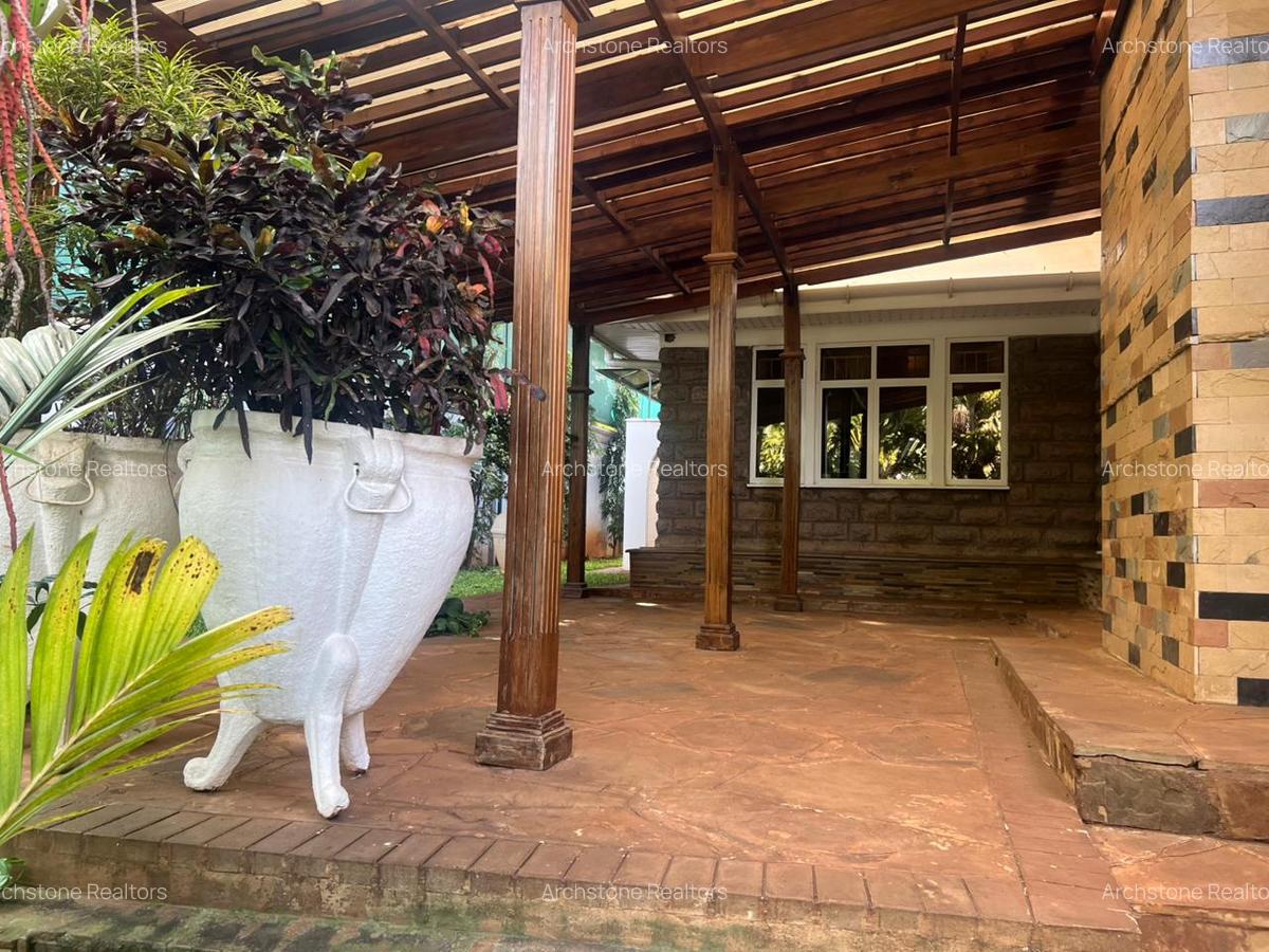 5 Bed House with En Suite in Runda - 17