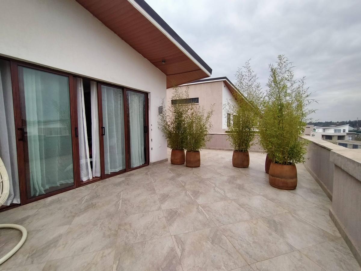 4 Bed House with En Suite in Runda - 16