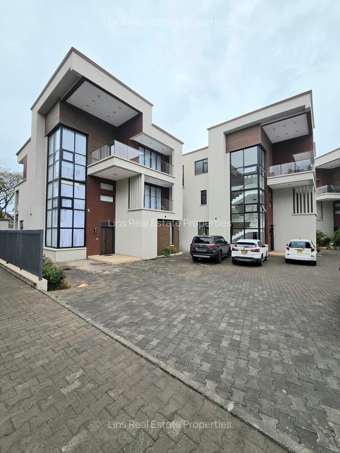 5 Bed Townhouse with En Suite in Lavington - 1