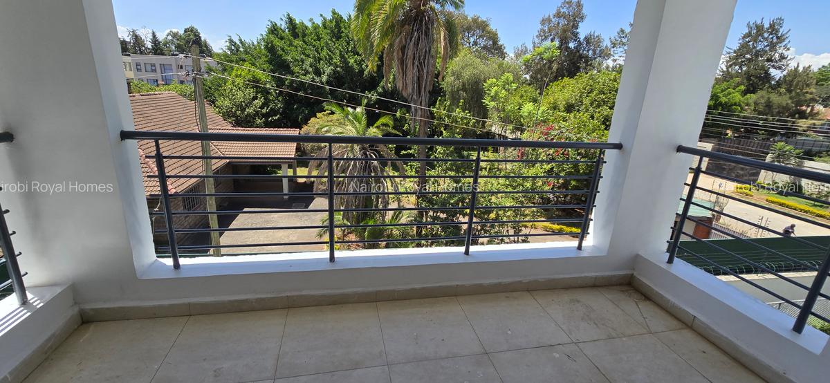 5 Bed Townhouse with En Suite at Off Convent Drive - 7