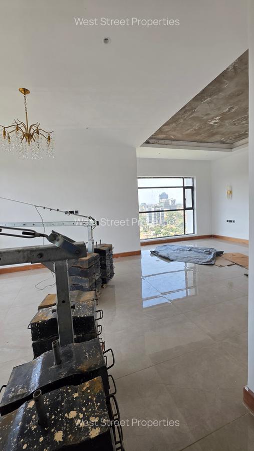 4 Bed Apartment with En Suite at Riverside Drive - 8