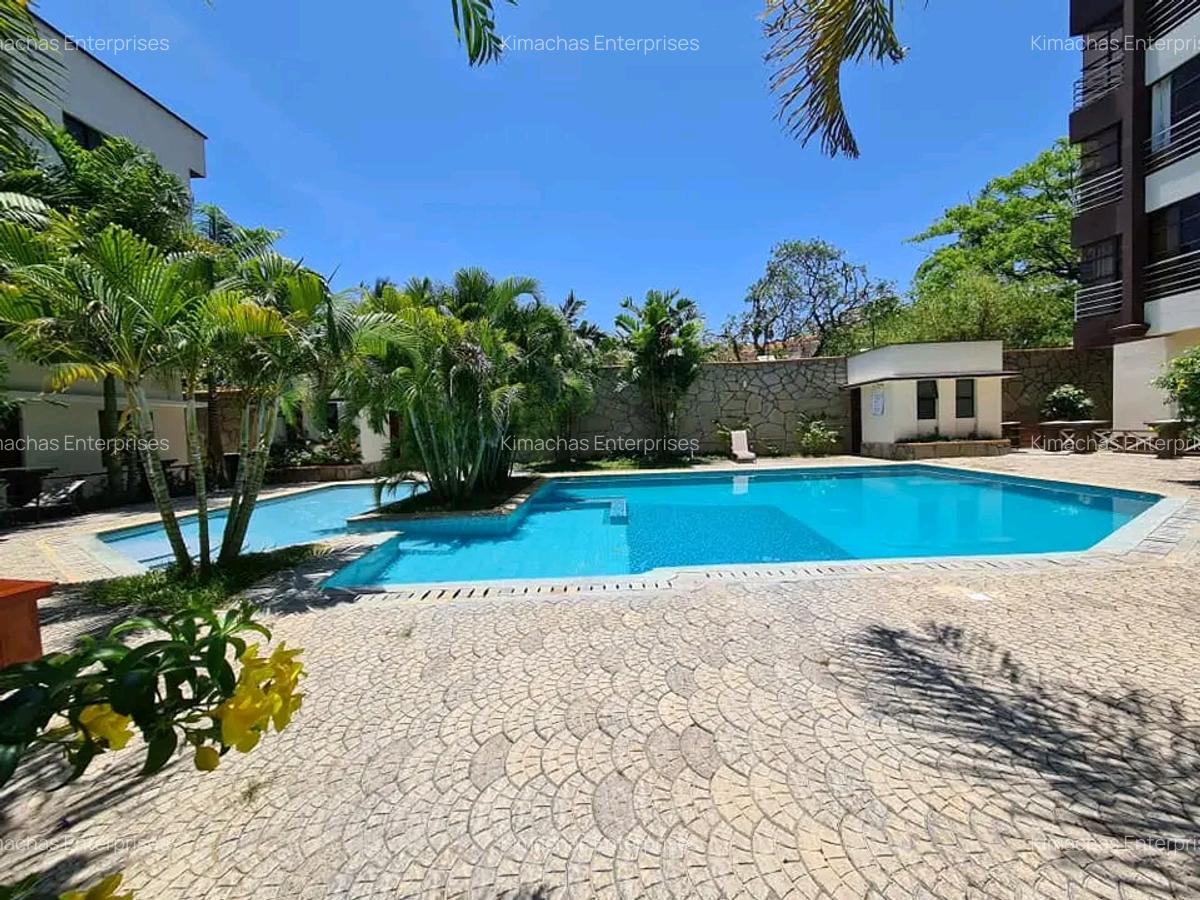 3 Bed Apartment with En Suite at Moyne Drive - 2