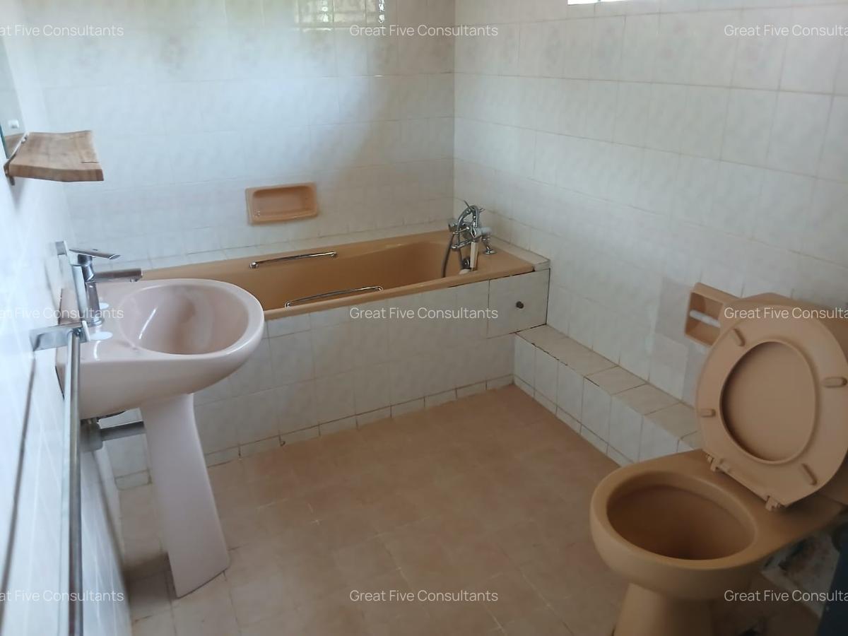 5 Bed Villa with En Suite in Nyari - 16