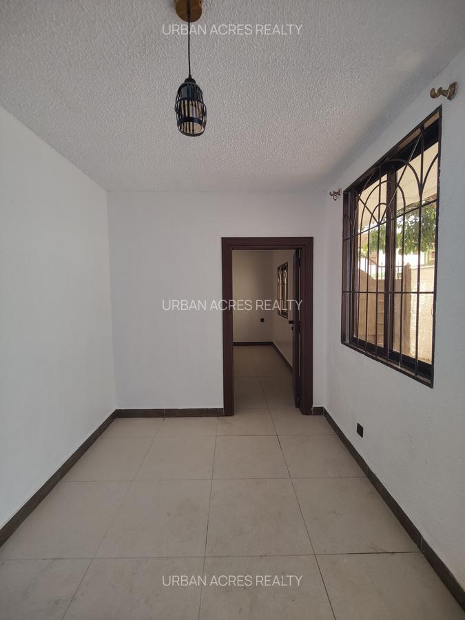 3 Bed Townhouse with En Suite in South C - 6