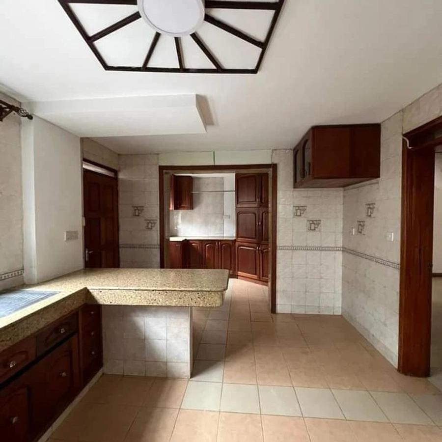 4 Bed Townhouse with En Suite at Lavington - 3