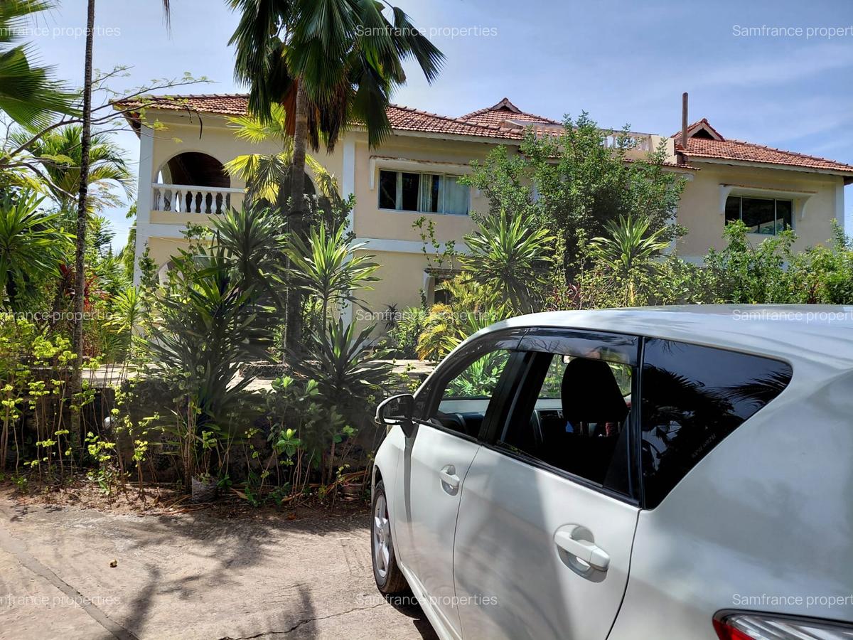 7 Bed Villa with En Suite at Turtle Bay - 5