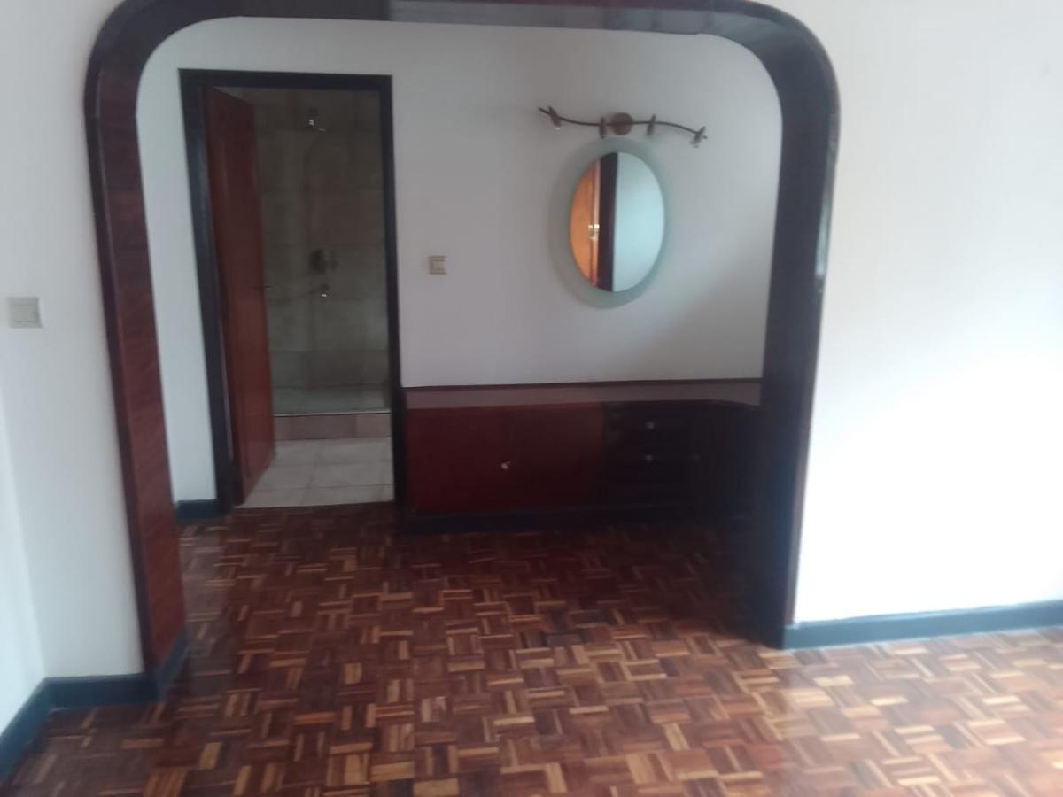 4 Bed Villa with En Suite in Brookside - 4