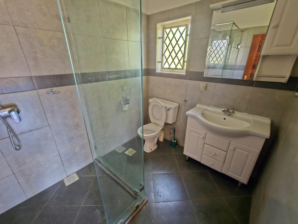 4 Bed House with En Suite in Runda - 12
