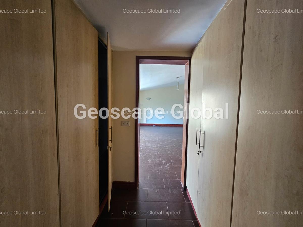 4 Bed House with En Suite in Runda - 12