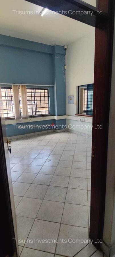 30,000 ft² Warehouse with Service Charge Included in Industrial Area - 13