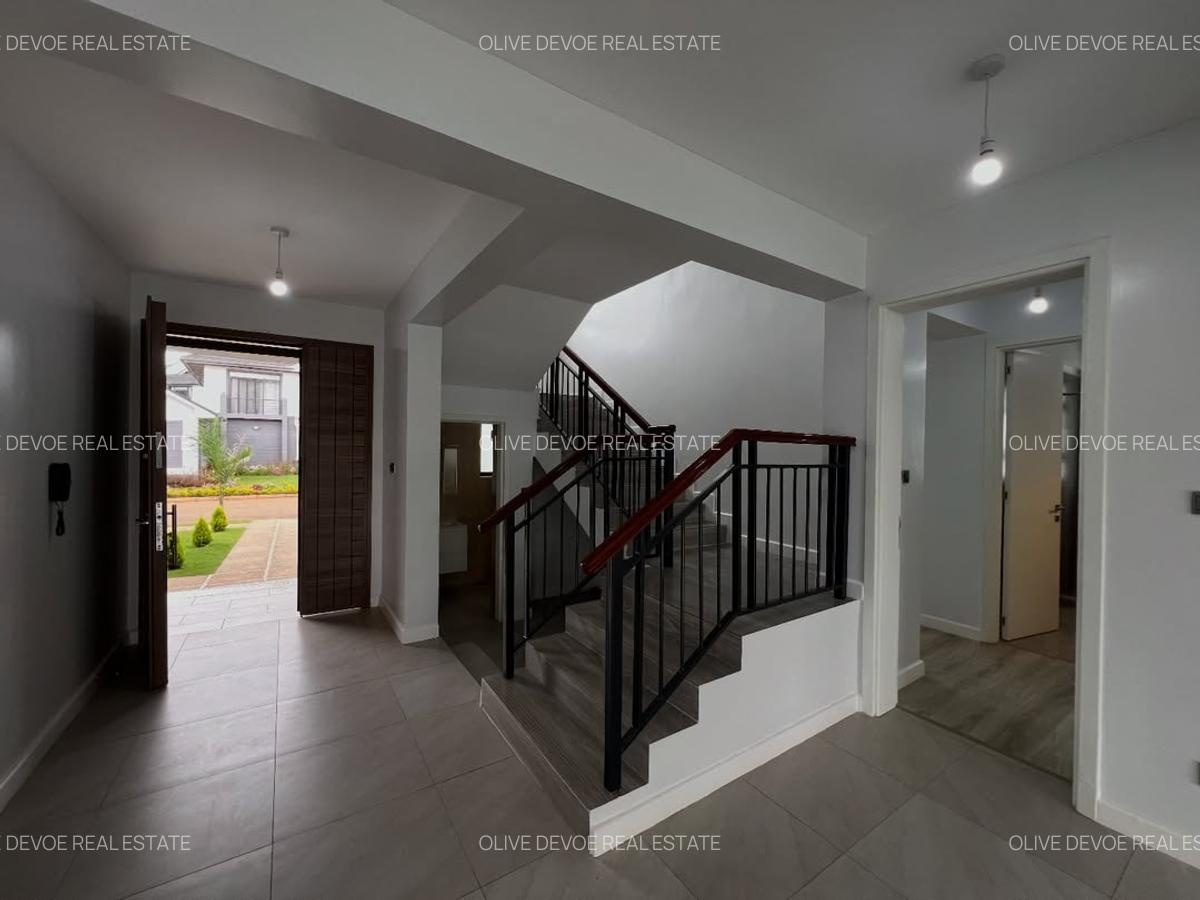 5 Bed Villa with En Suite in Runda - 9