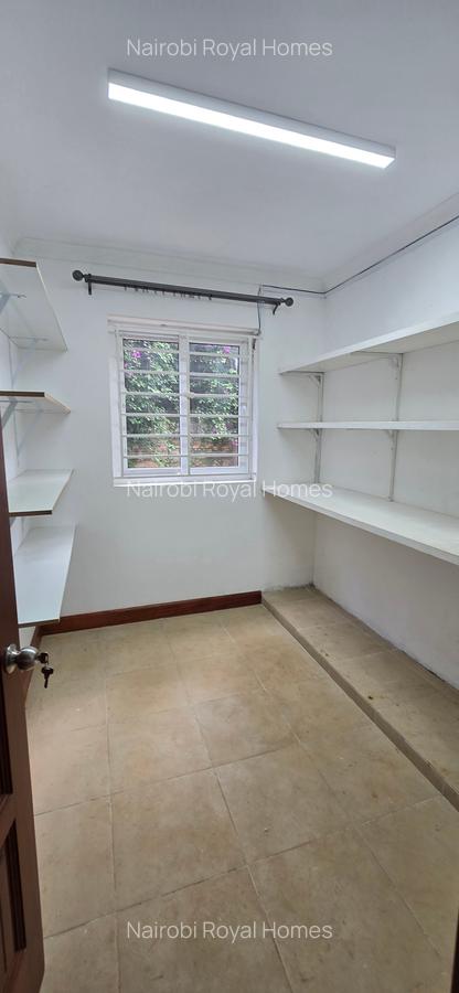 5 Bed House with En Suite at Rosslyn Lone Tree - 9