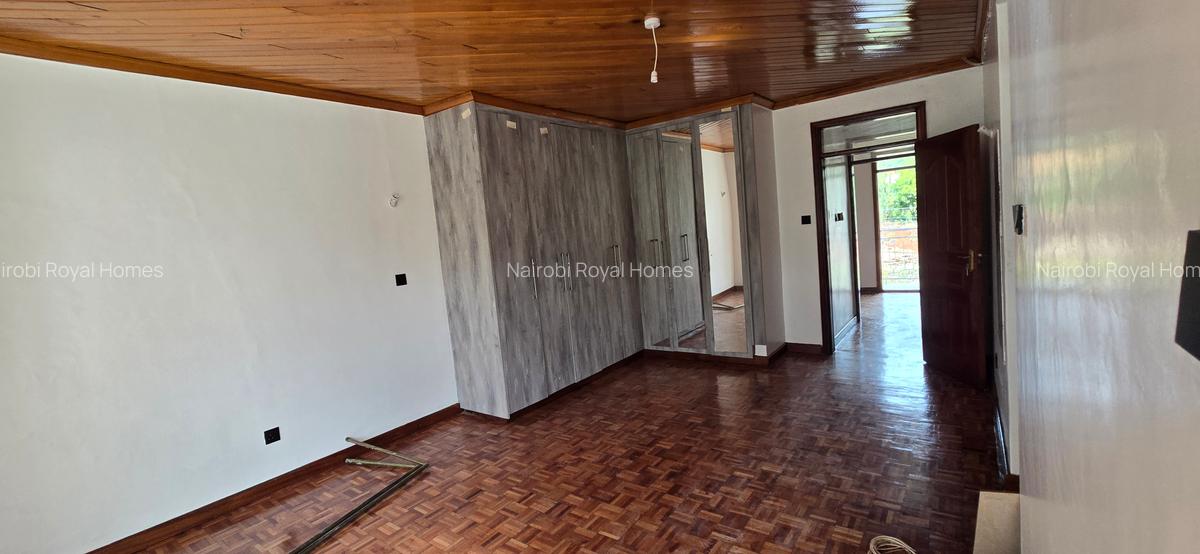 5 Bed Townhouse with En Suite at Lavington Green - 6