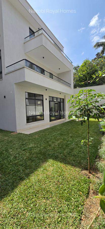 5 Bed Townhouse with En Suite at Lavington Green - 1