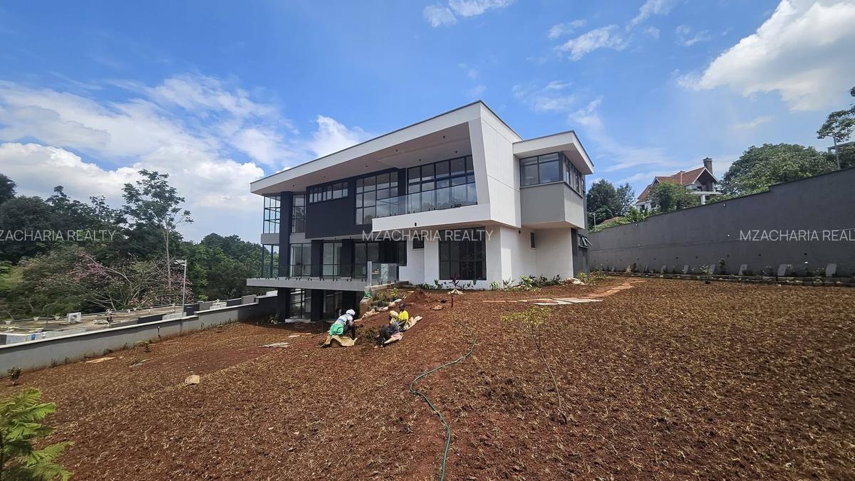 5 Bed Villa with En Suite in Nyari - 1