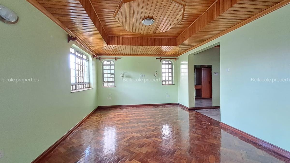 5 Bed Townhouse with En Suite in Nyari - 14