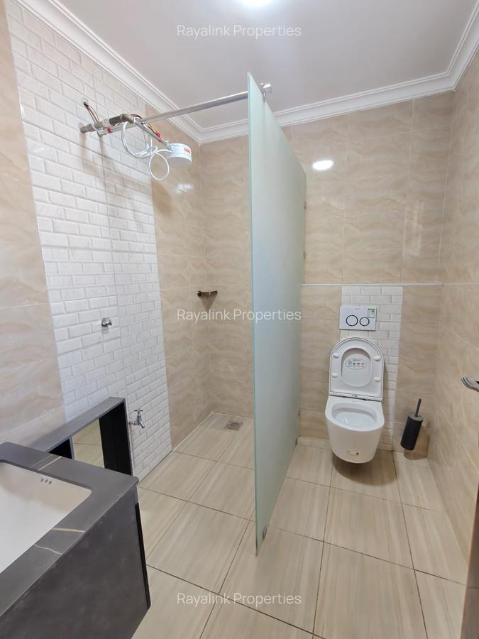 4 Bed Townhouse with En Suite at Kerarapon Road - 16