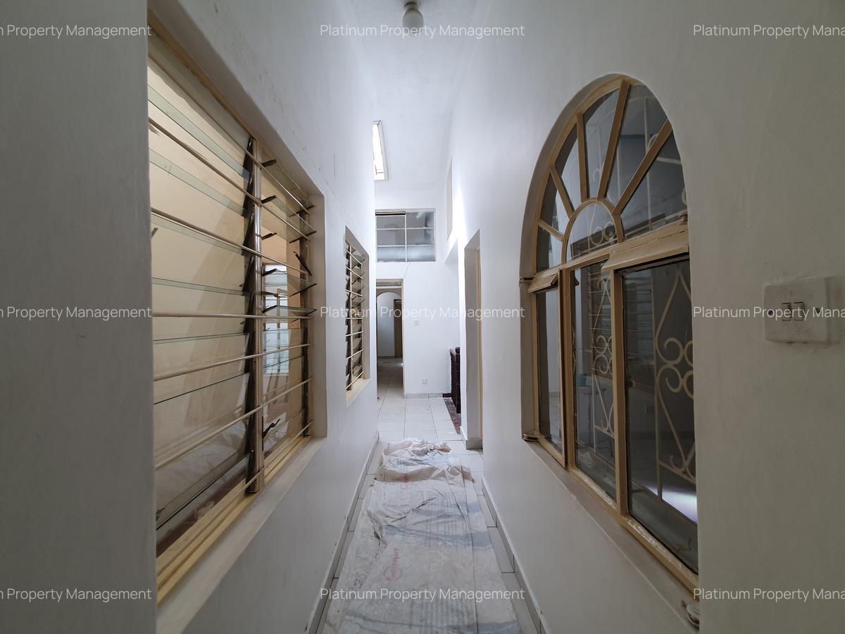 4 Bed House with En Suite at 2Nd Parklands Avenue - 20