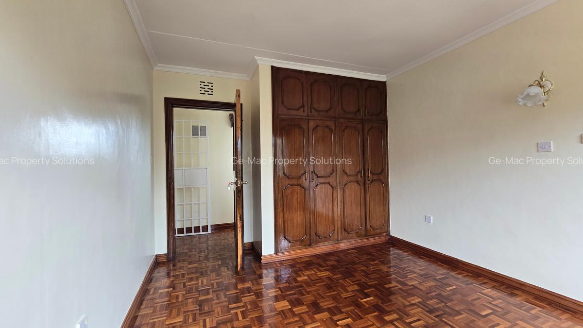 5 Bed House with En Suite in Runda - 9