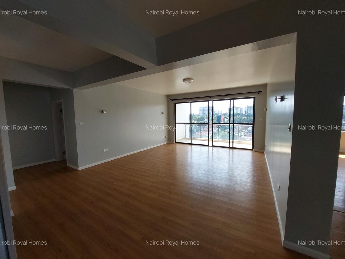 3 Bed Apartment with En Suite at Brookside Drive - 19