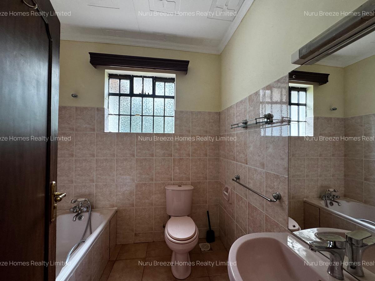 4 Bed House with En Suite in Runda - 19