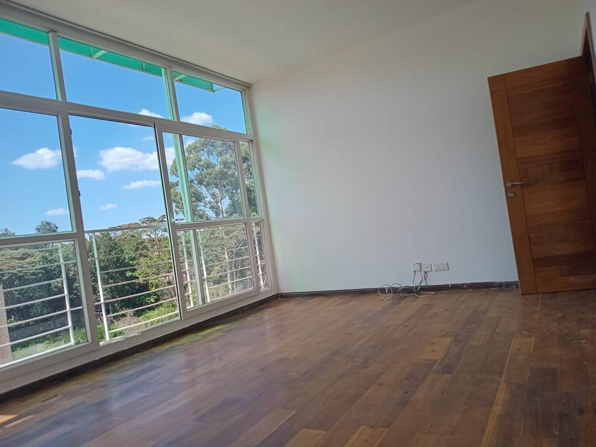 5 Bed Villa with En Suite at Convent Road - 4