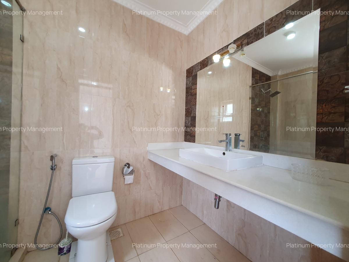 4 Bed Apartment with En Suite in General Mathenge - 11