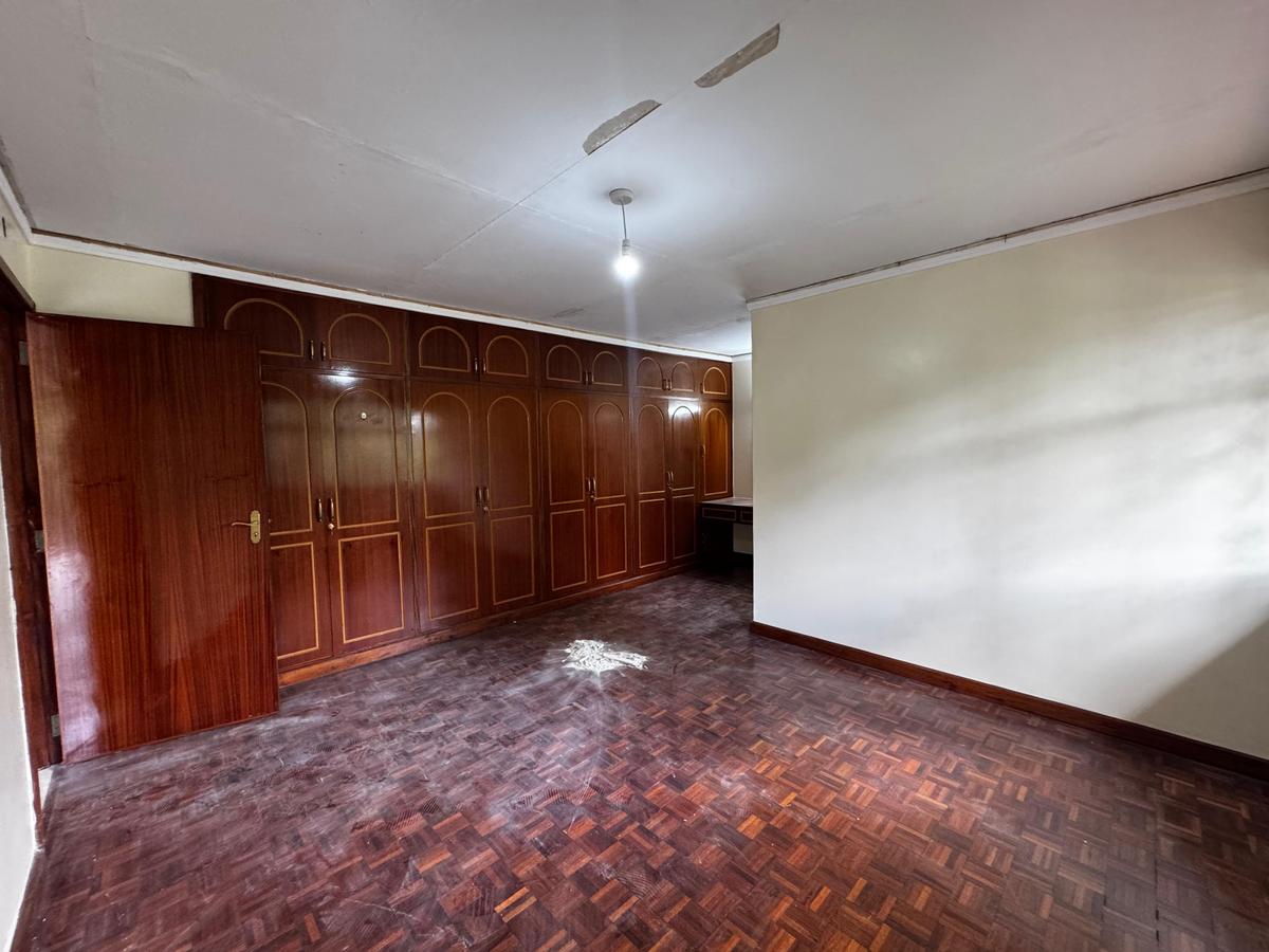 4 Bed Townhouse with En Suite in Brookside - 9