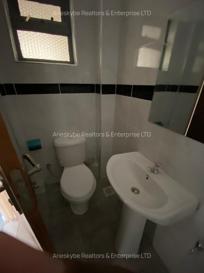 Studio Apartment with En Suite in Membley - 5