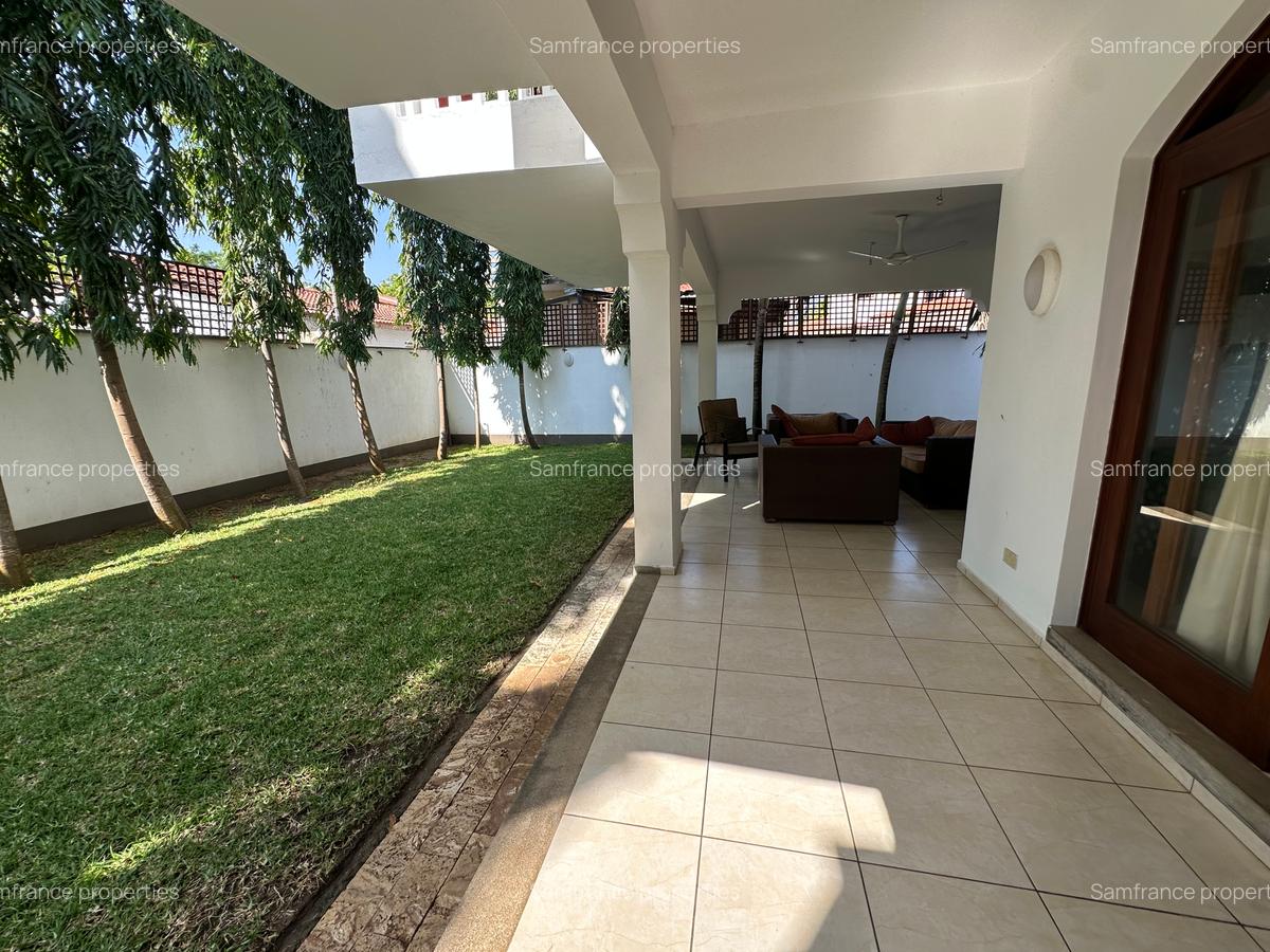 4 Bed Townhouse with En Suite at Greenwood Drive - 3