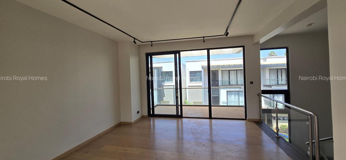 5 Bed Townhouse with En Suite at Lavington Green - 4