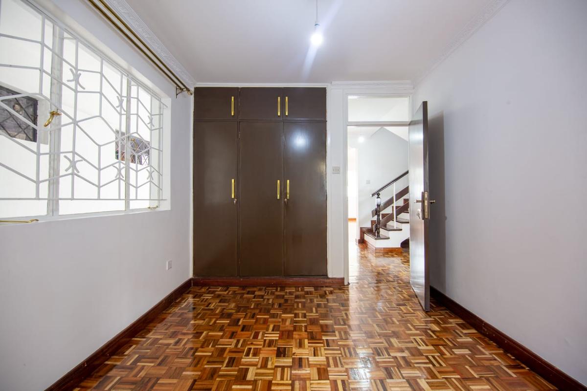 4 Bed Townhouse with En Suite in Lavington - 6