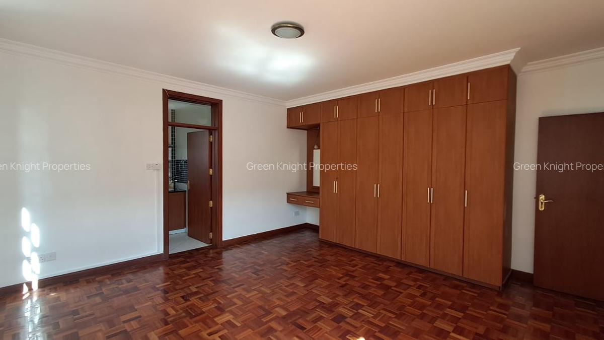 4 Bed House with En Suite in Lavington - 4