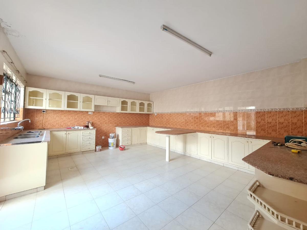 5 Bed Townhouse with En Suite at Grevillea Groove - 2