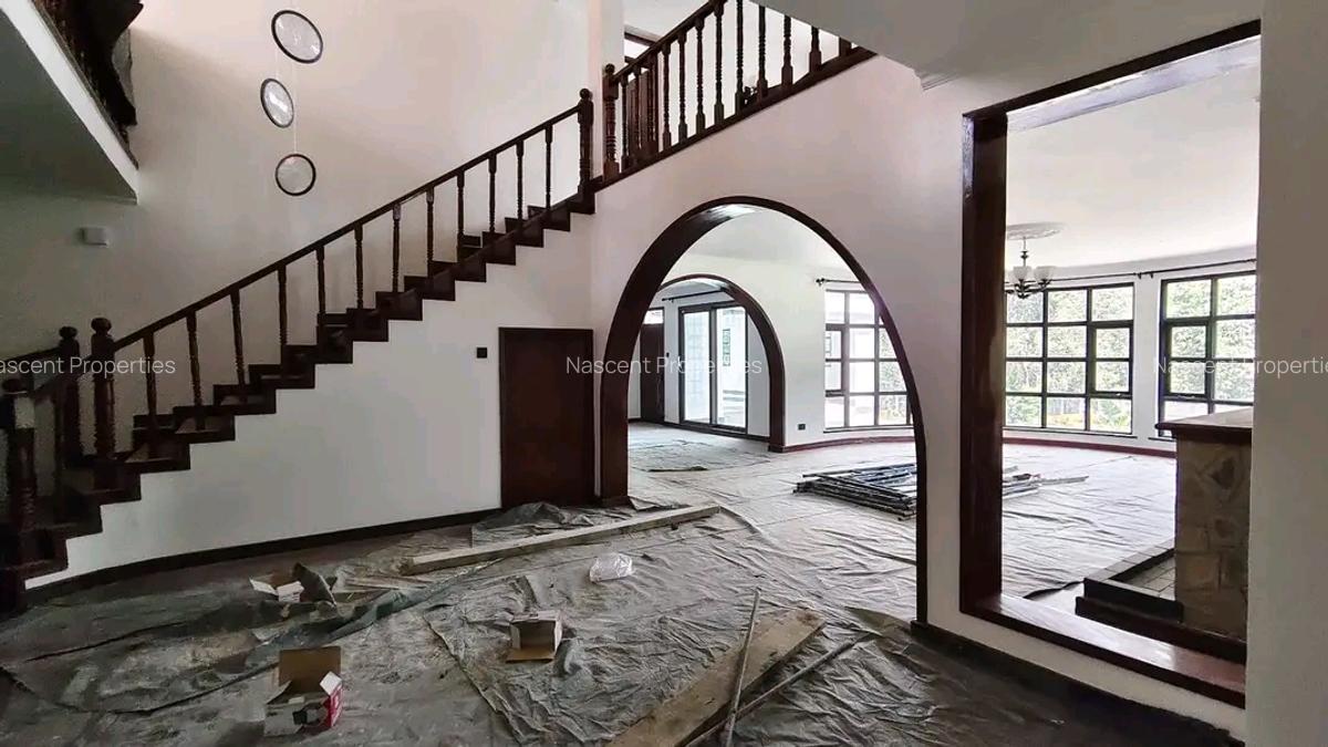 5 Bed House with En Suite in Ridgeways - 8