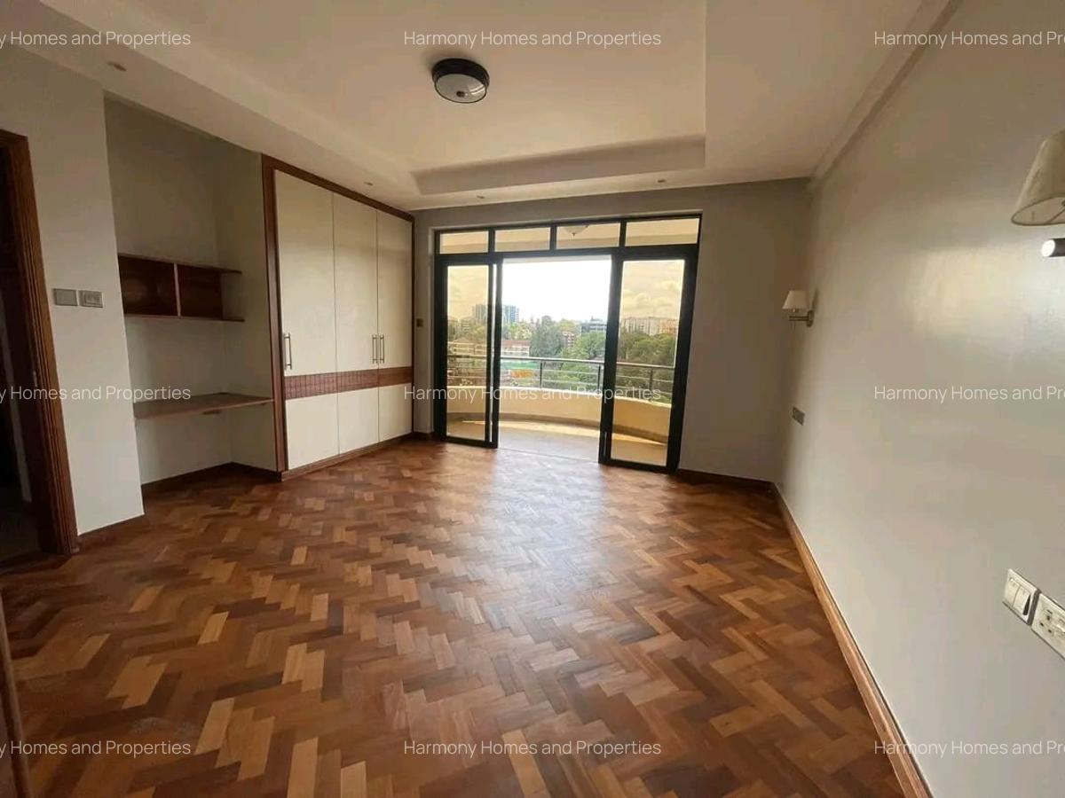 4 Bed Apartment with En Suite at Riverside - 2