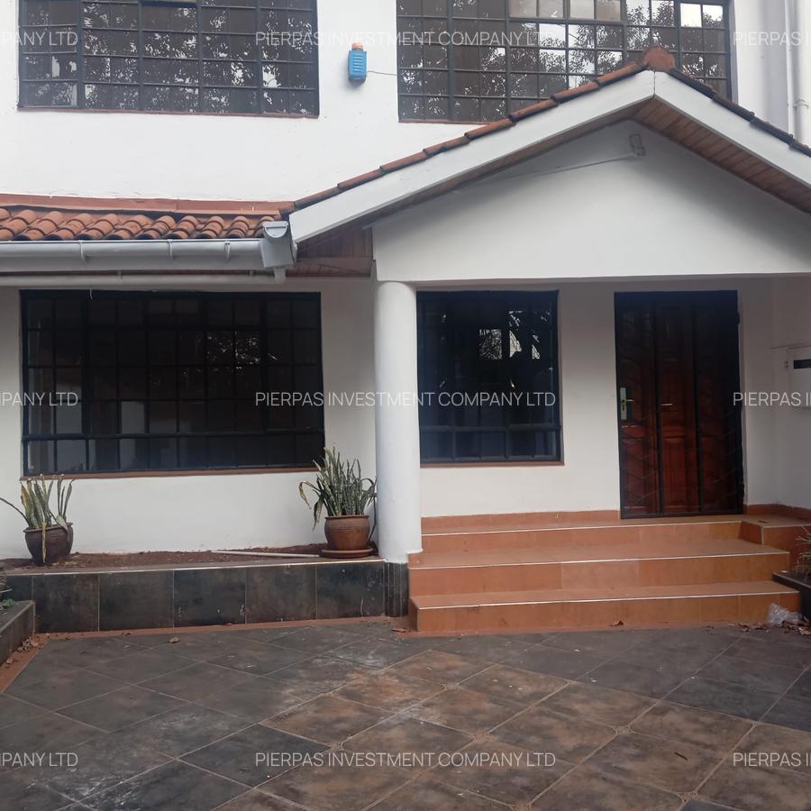 5 Bed Villa with En Suite in Westlands Area - 1