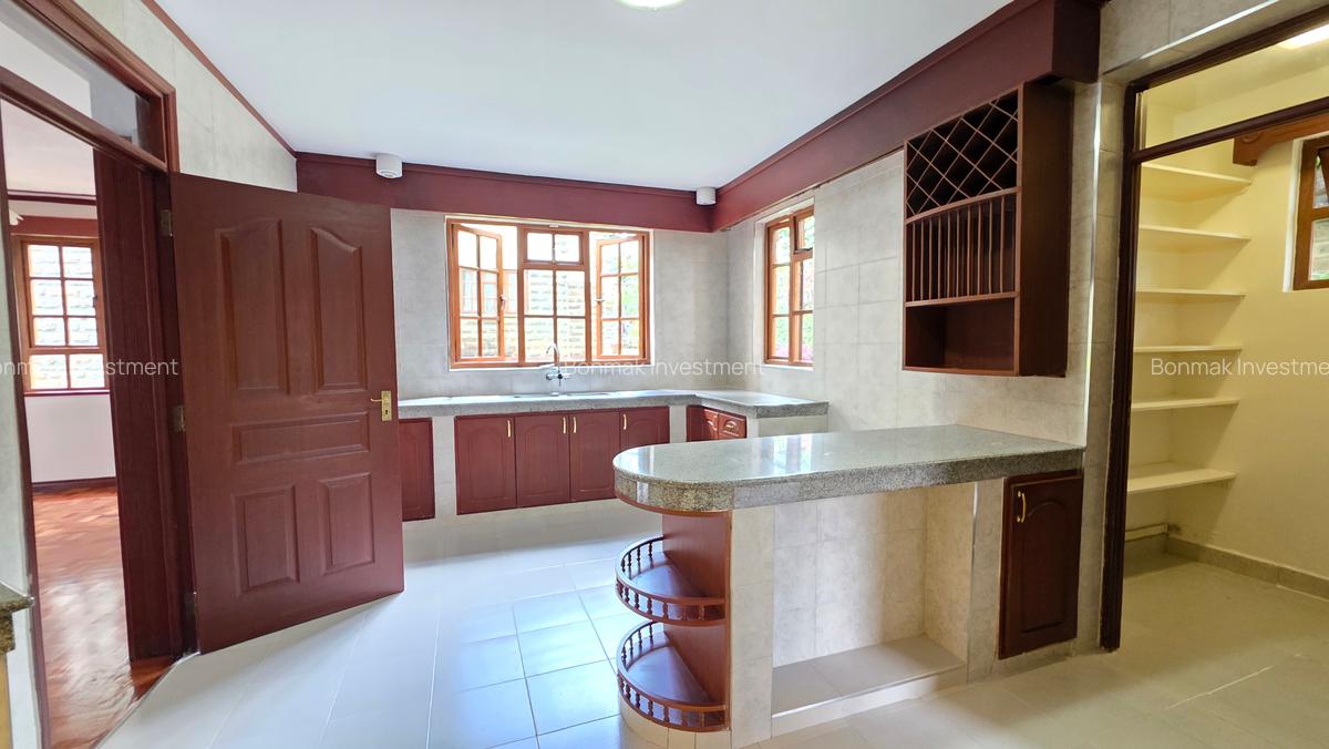 4 Bed Townhouse with En Suite at Lavington Green. - 10