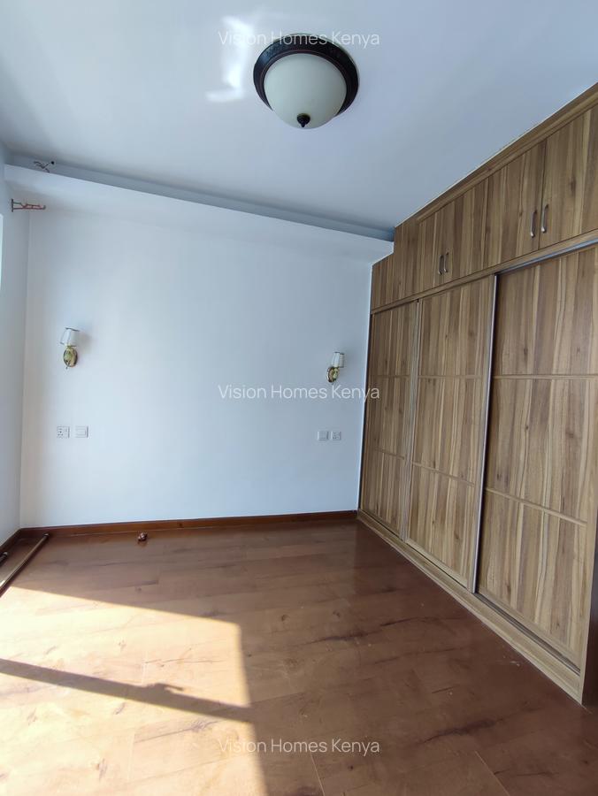 2 Bed Apartment with En Suite in Dennis Pritt - 11