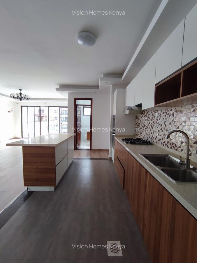 2 Bed Apartment with En Suite in Dennis Pritt - 5