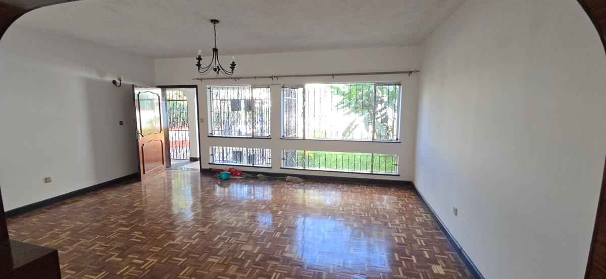 4 Bed Townhouse with En Suite at Brookside Drive - 12