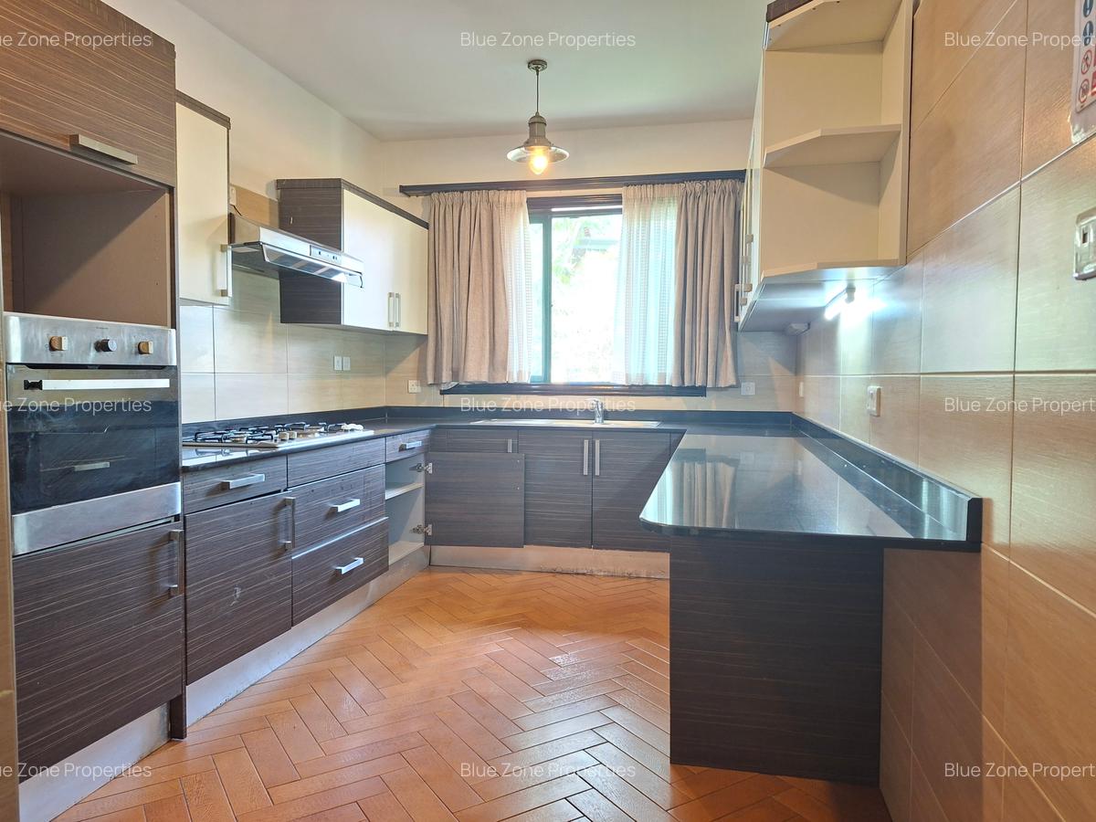 3 Bed Townhouse with En Suite at Near Westlands - 9