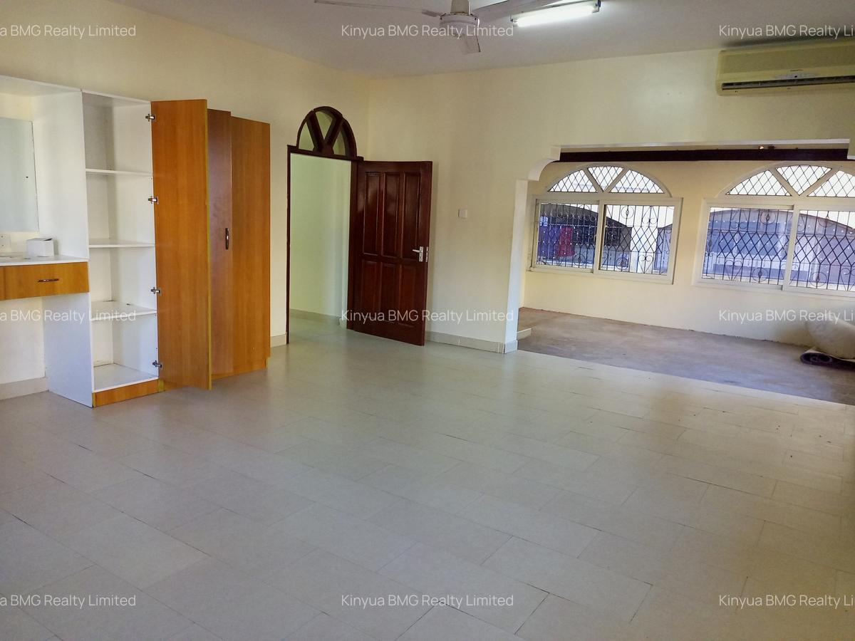 4 Bed Villa with En Suite in Nyali Area - 8