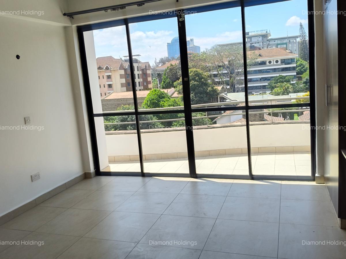 3 Bed Apartment with En Suite in Brookside - 2