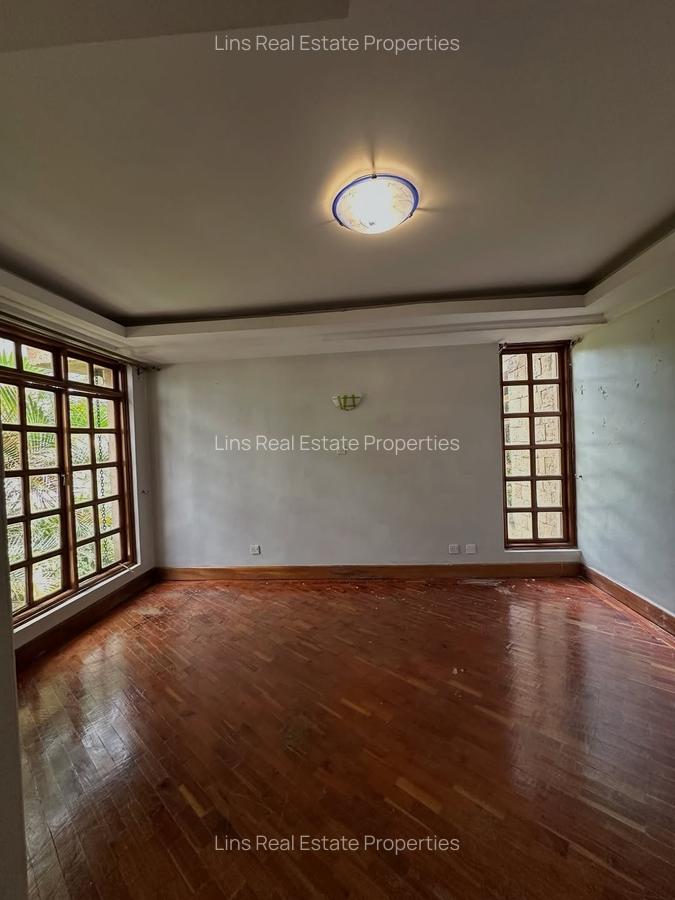 4 Bed House with En Suite in Runda - 4