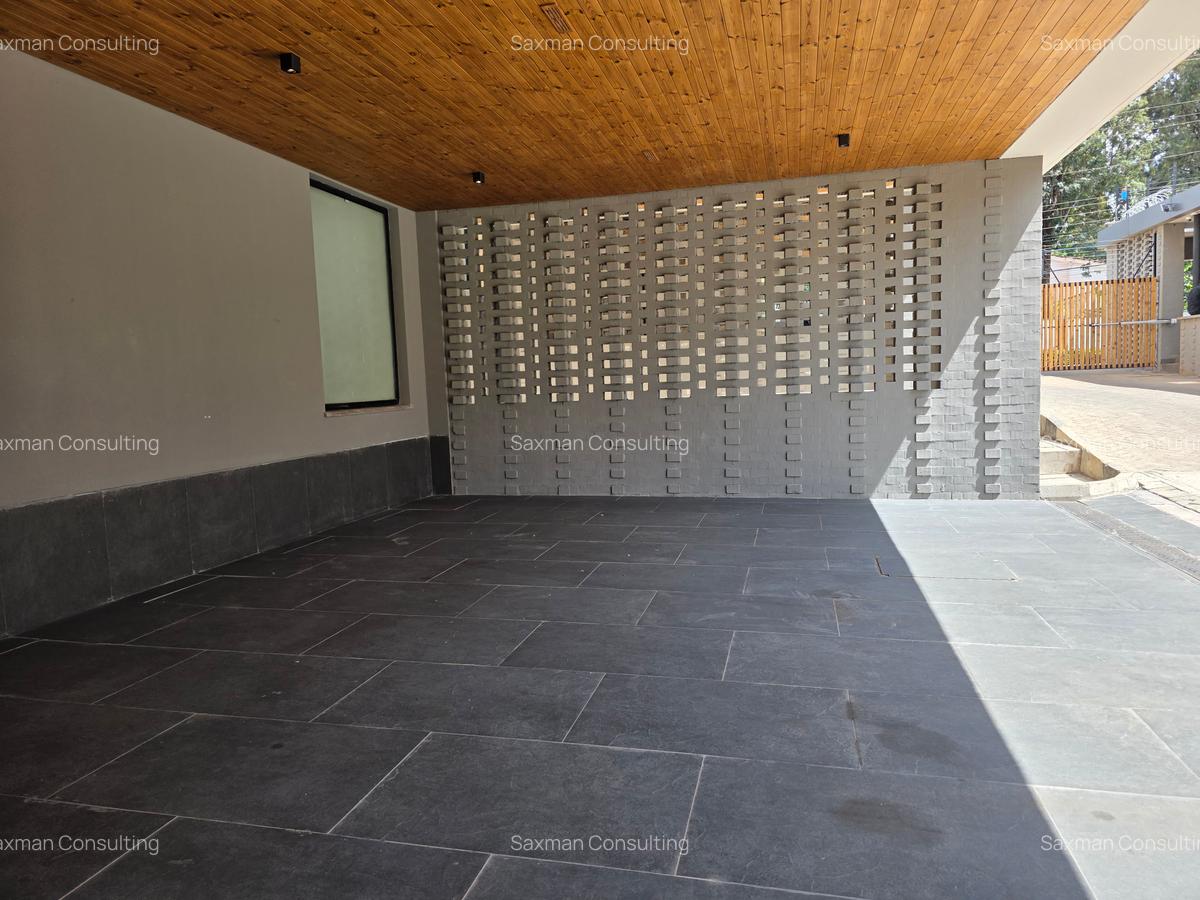 5 Bed Villa with En Suite in Westlands Area - 17