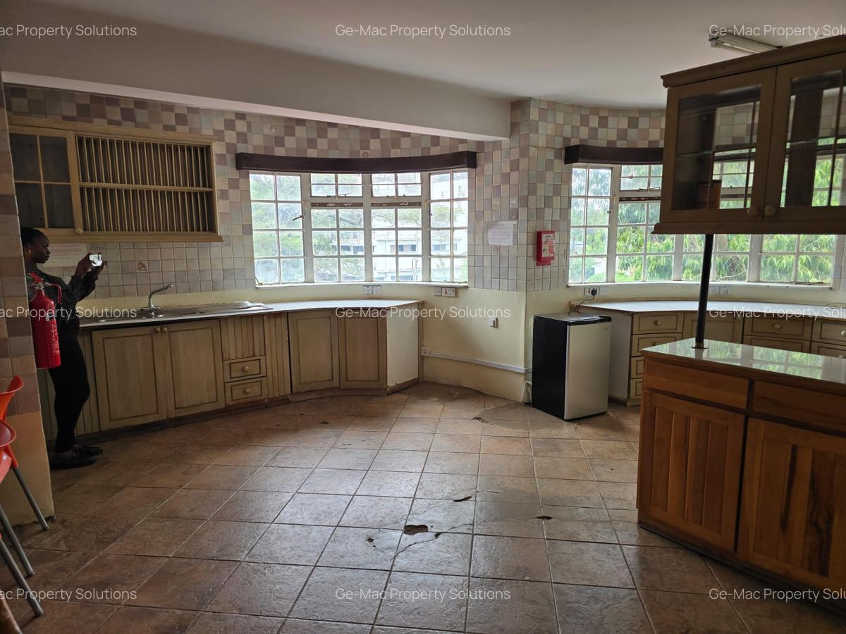 5 Bed House with En Suite in Gigiri - 12