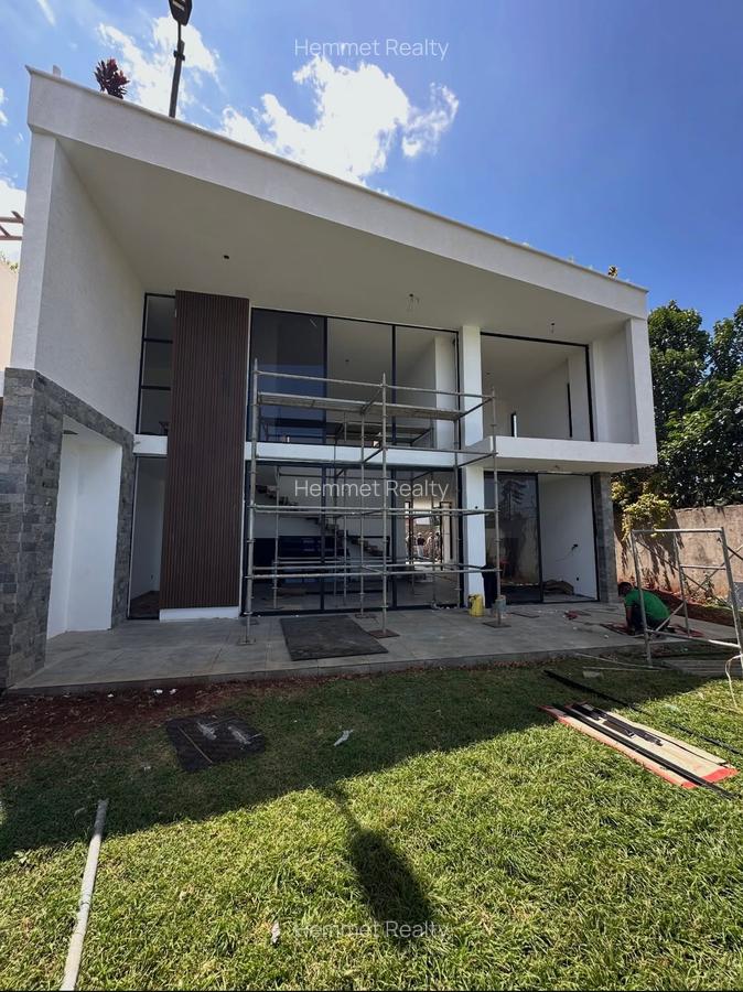 4 Bed Villa with En Suite in Runda - 1