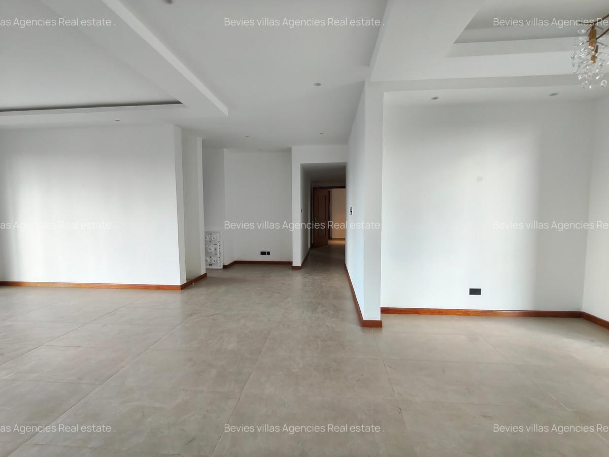 4 Bed Apartment with En Suite at Riverside - 8