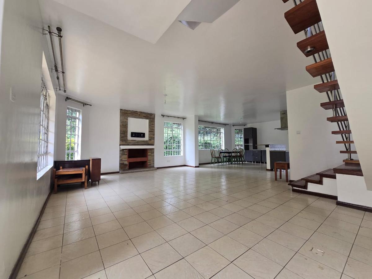 4 Bed House with En Suite in Spring Valley - 11